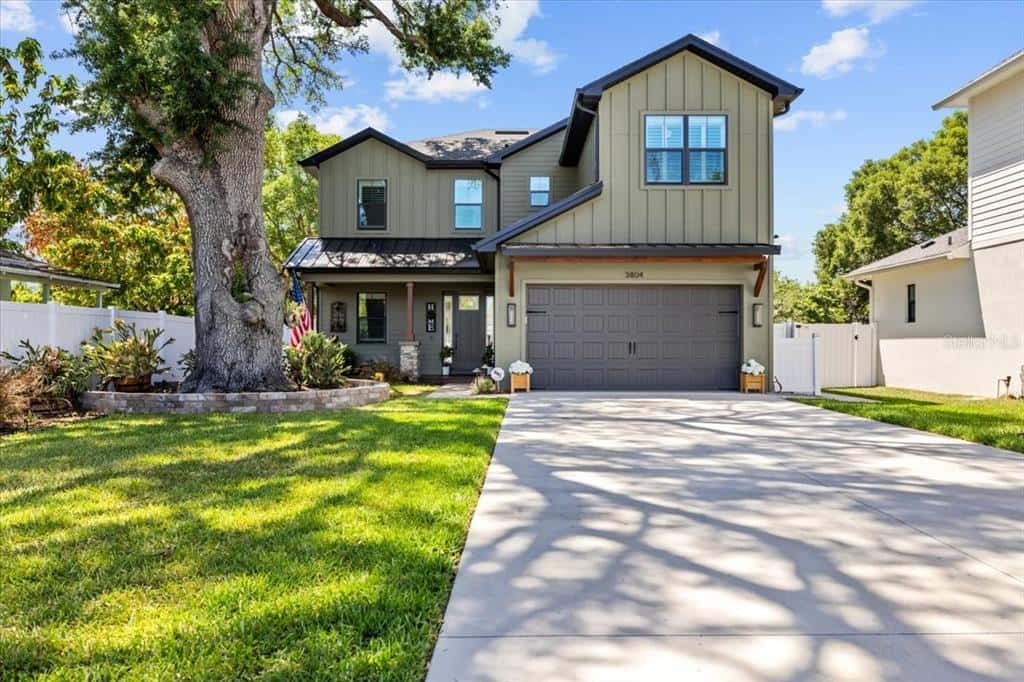 Single Family Residence in TAMPA
