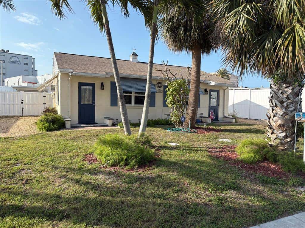 1/2 Duplex in REDINGTON SHORES