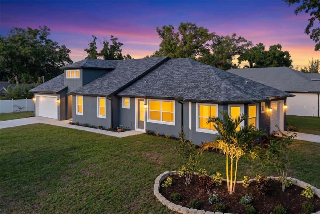 Single Family Residence in TAMPA