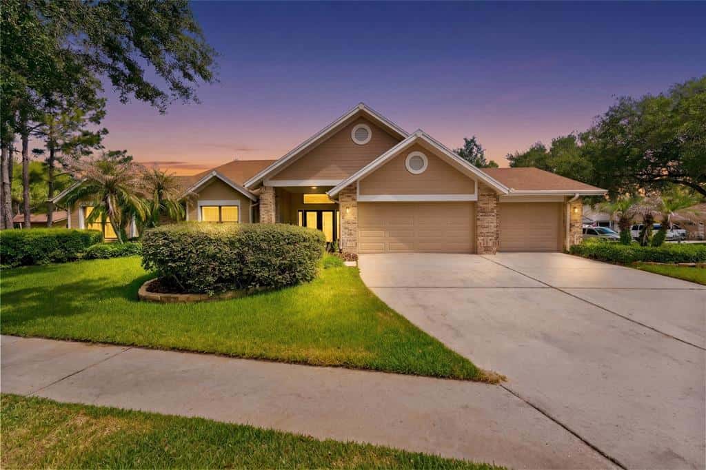 Single Family Residence in TAMPA
