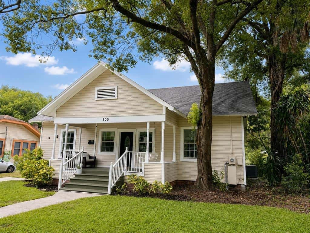 Single Family Residence in TAMPA