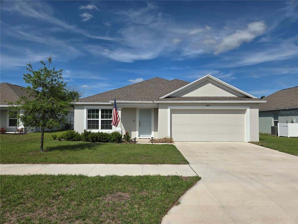 Single Family Residence in LAKELAND
