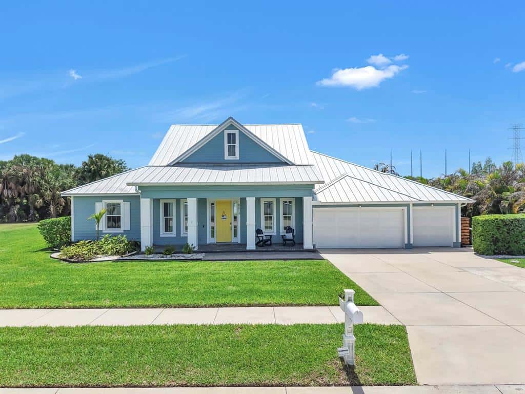 Single Family Residence in RIVERVIEW