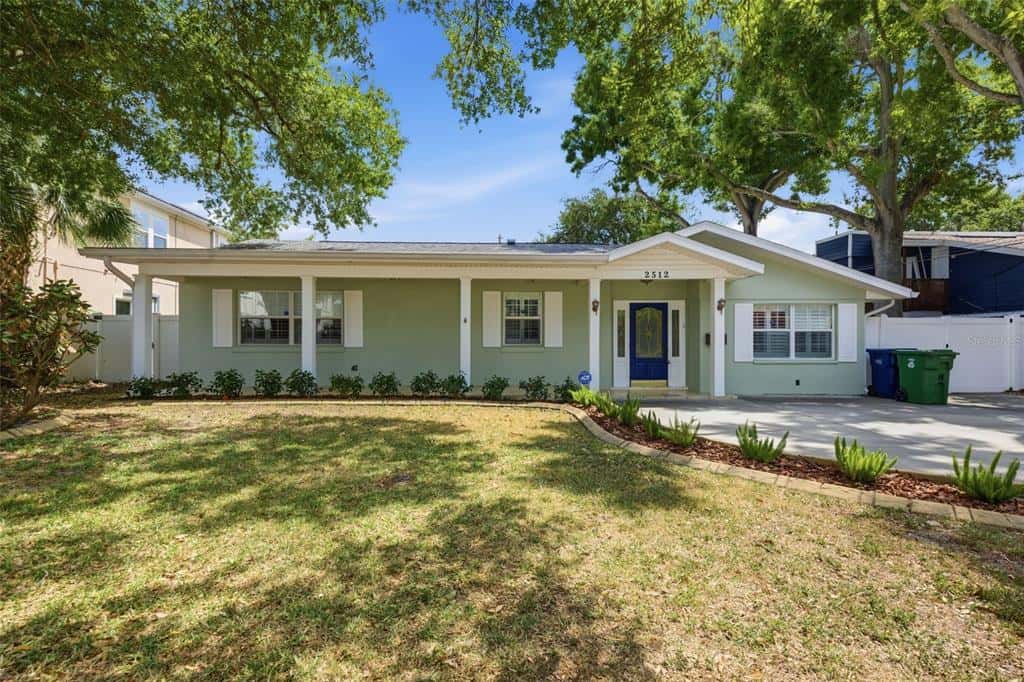 Single Family Residence in TAMPA