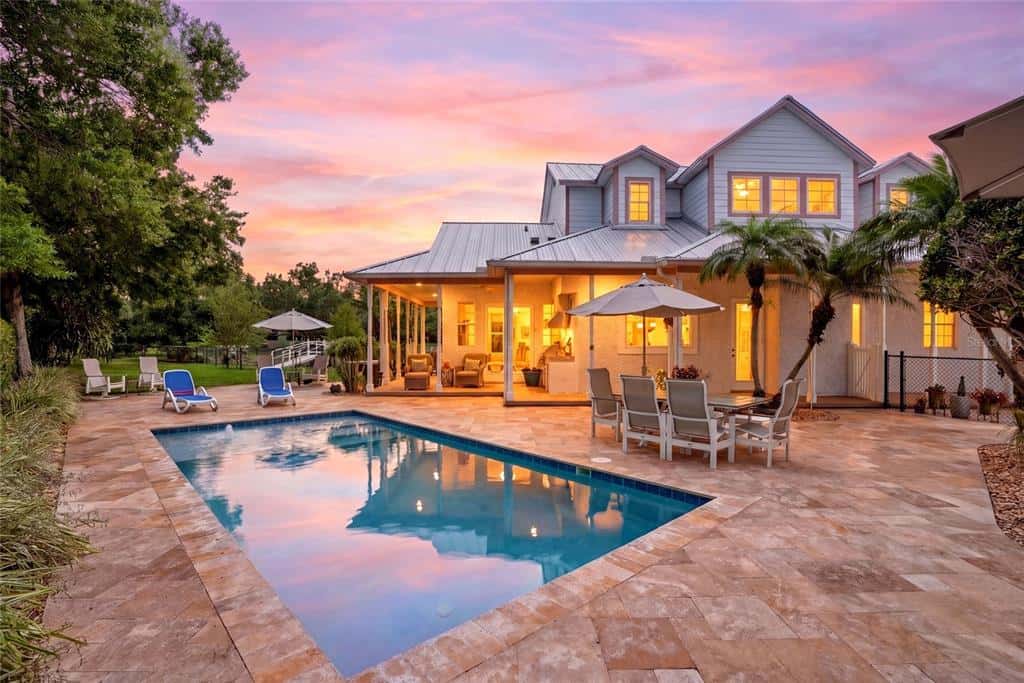 Single Family Residence in LARGO