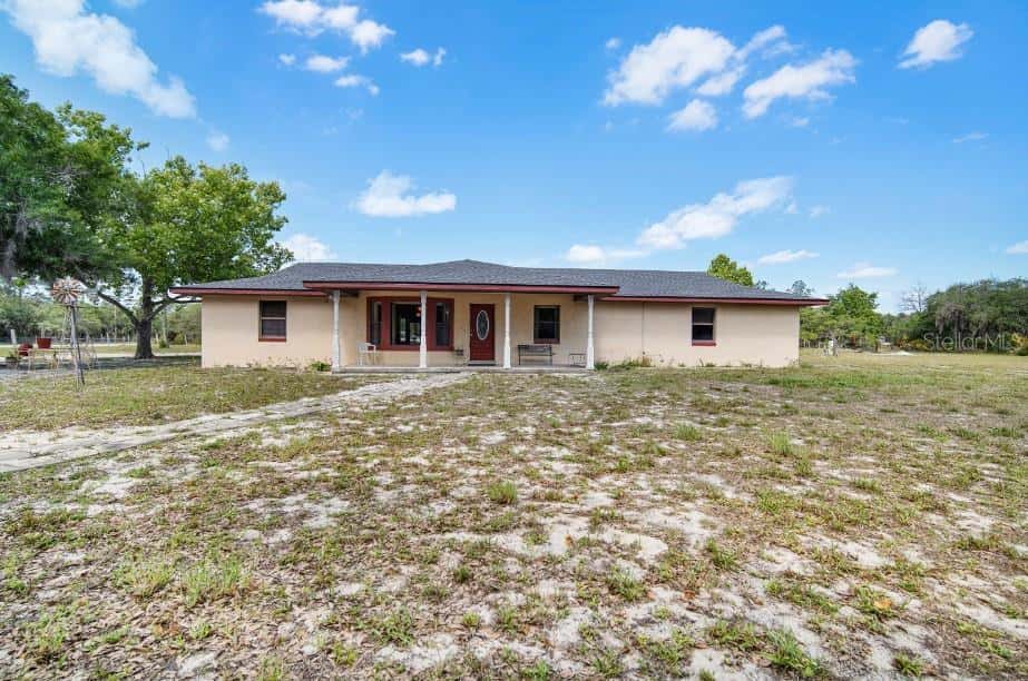 Single Family Residence in WINTER HAVEN
