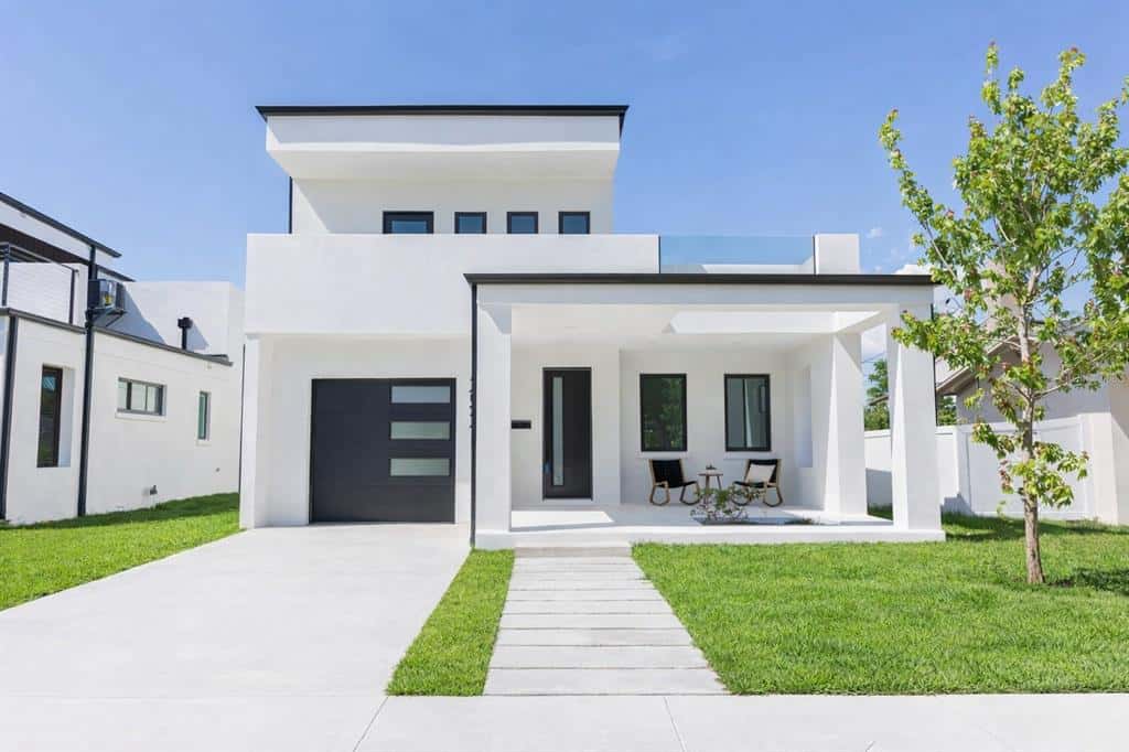 Single Family Residence in ST PETERSBURG