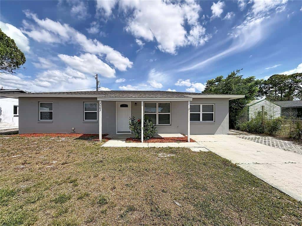 Single Family Residence in TAMPA