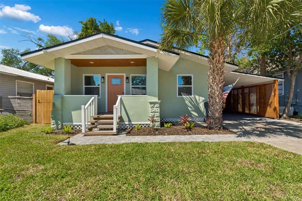 Single Family Residence in TAMPA