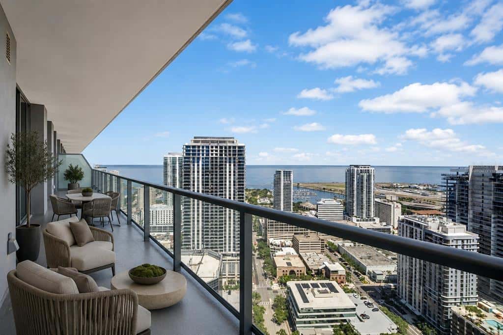 Condominium in ST PETERSBURG