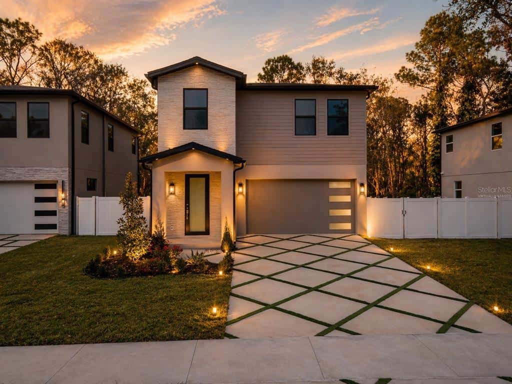 Single Family Residence in TAMPA