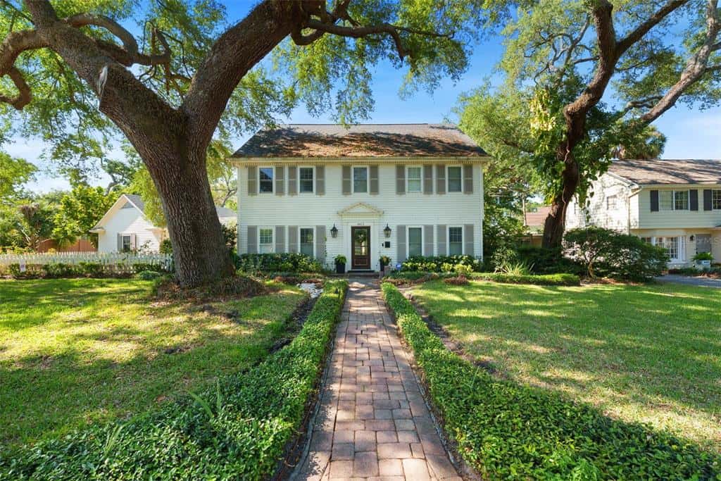 Single Family Residence in TAMPA