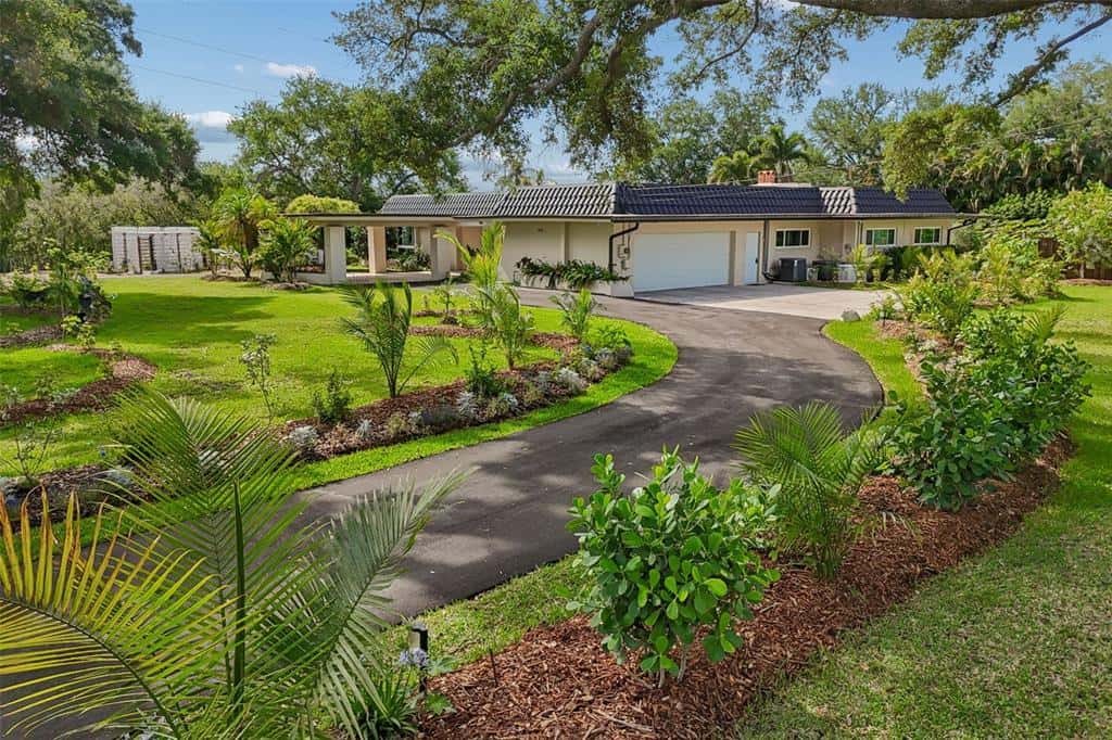 Single Family Residence in CLEARWATER