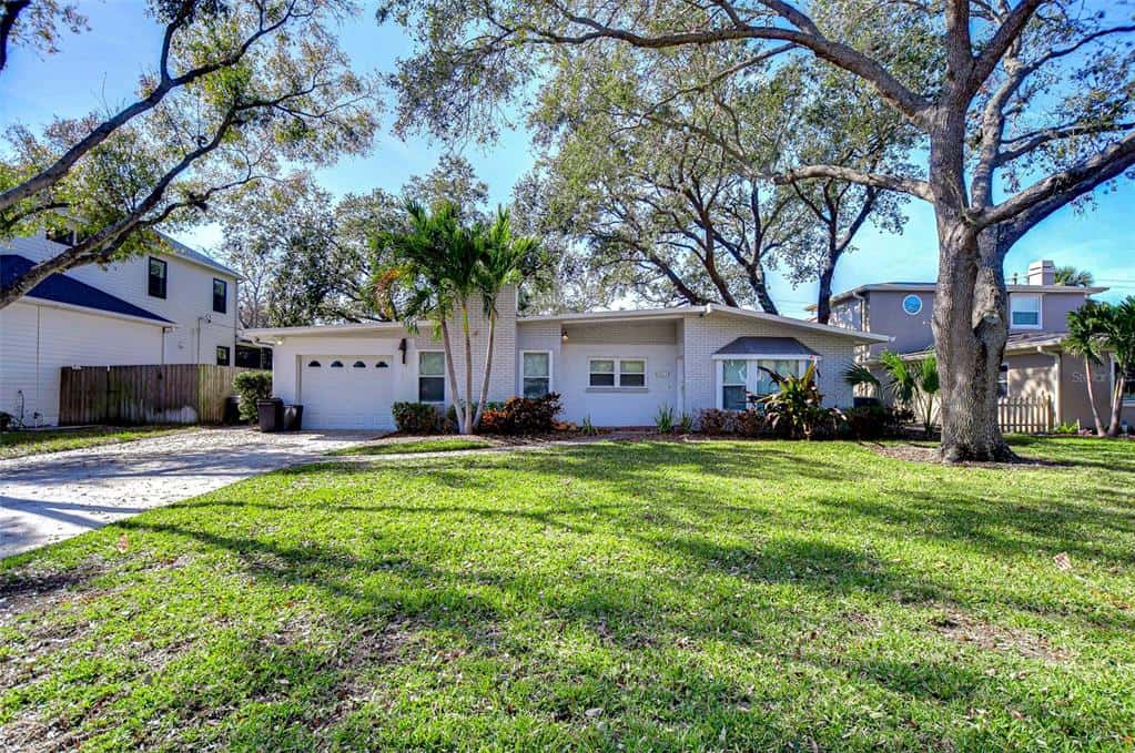 Single Family Residence in TAMPA