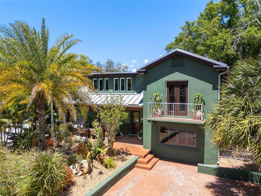 Single Family Residence in TAMPA