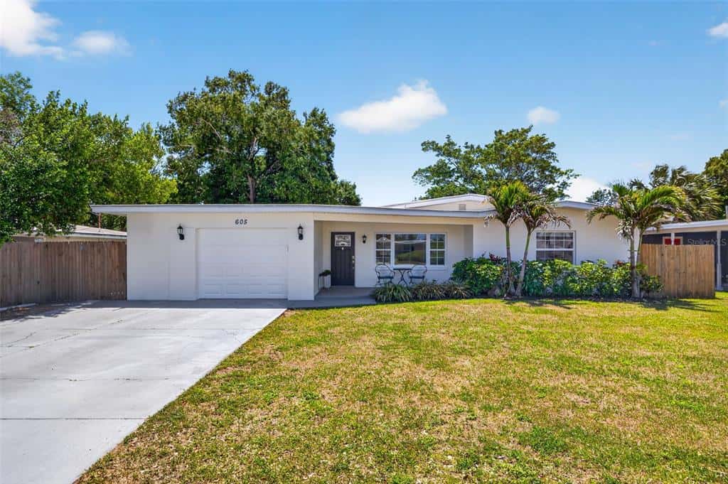 Single Family Residence in BELLEAIR BLUFFS