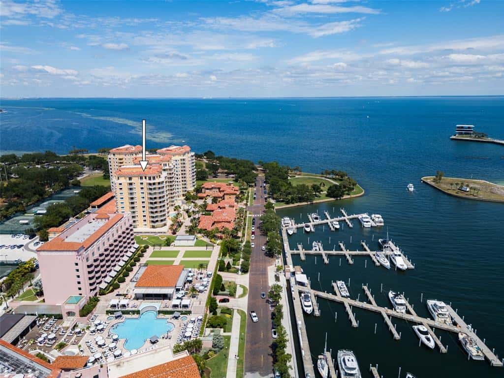 Condominium in ST PETERSBURG