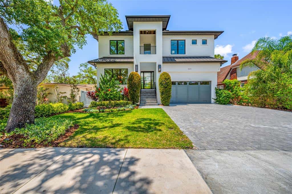 Single Family Residence in TAMPA