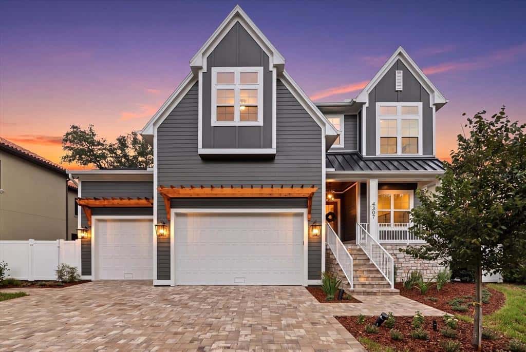 Single Family Residence in TAMPA