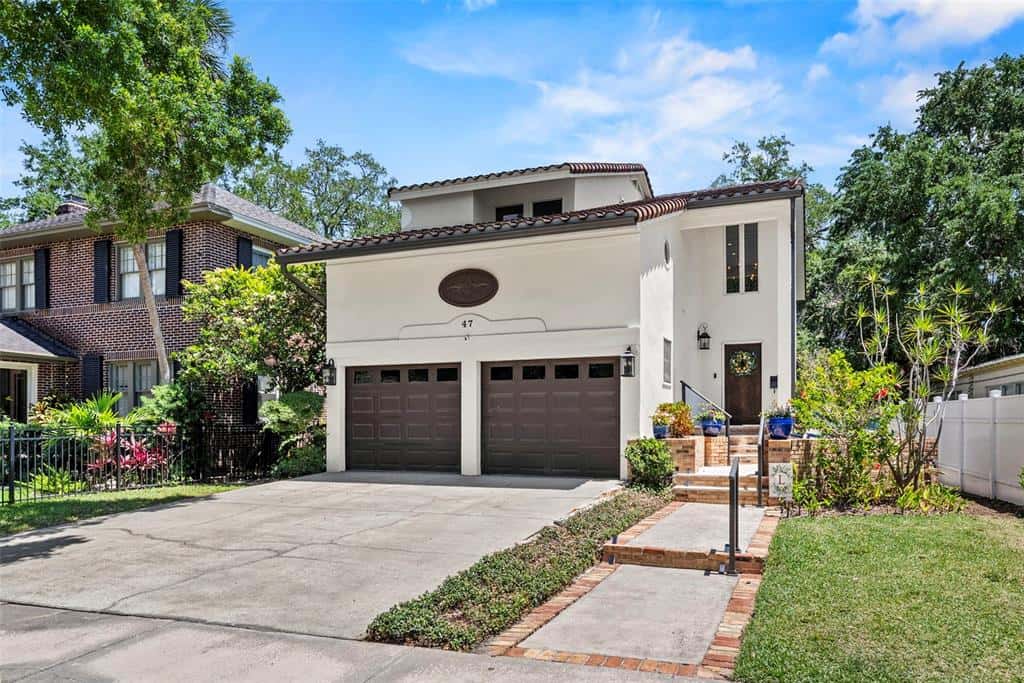 Single Family Residence in TAMPA