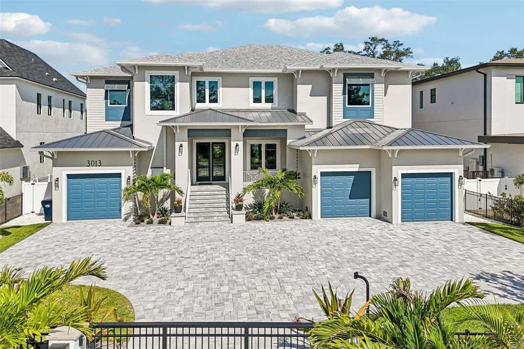 Single Family Residence in TAMPA