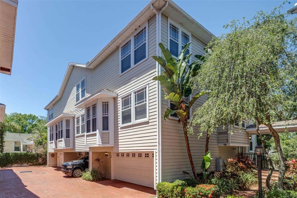 Townhouse in TAMPA