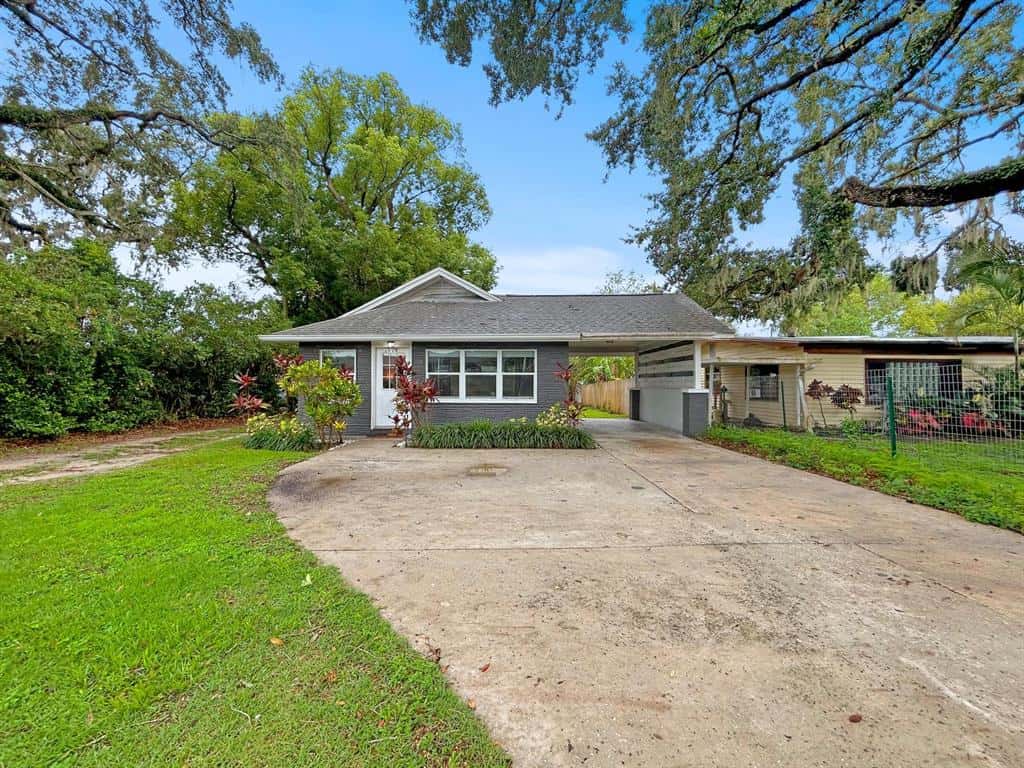 Single Family Residence in LAKELAND