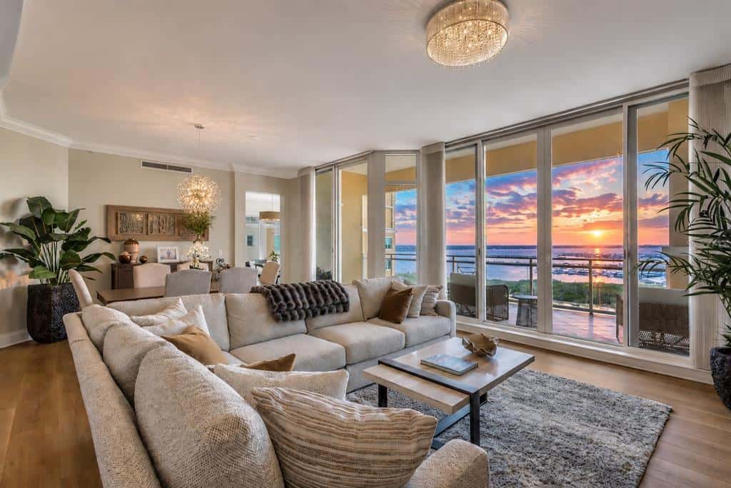 Condominium in PALMETTO