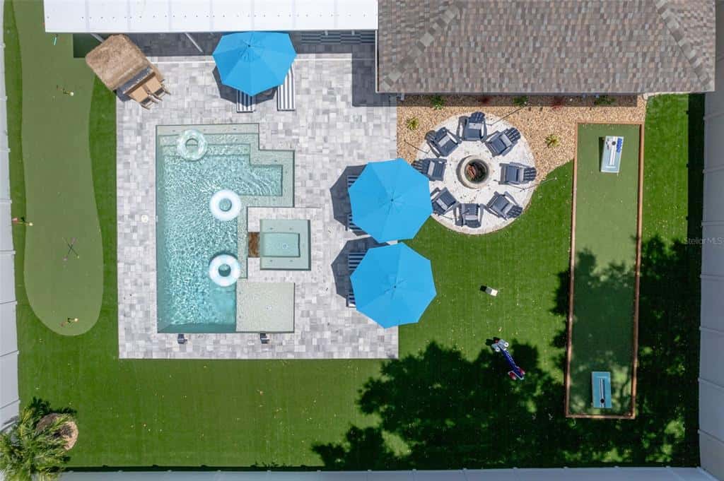 Single Family Residence in LARGO