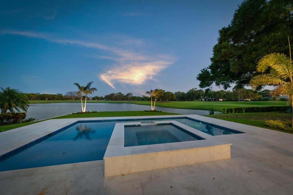Single Family Residence in BELLEAIR