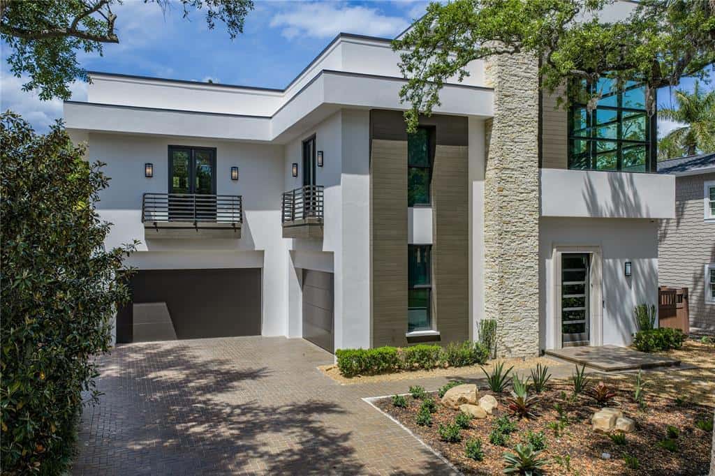 Single Family Residence in TAMPA