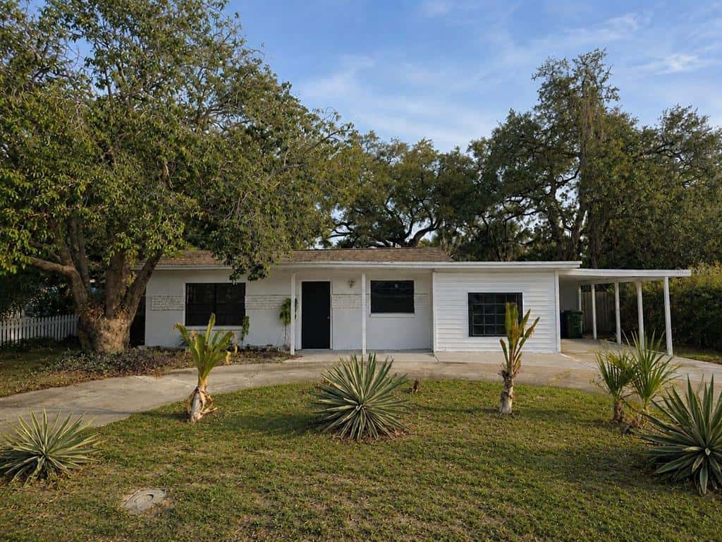 Single Family Residence in TAMPA