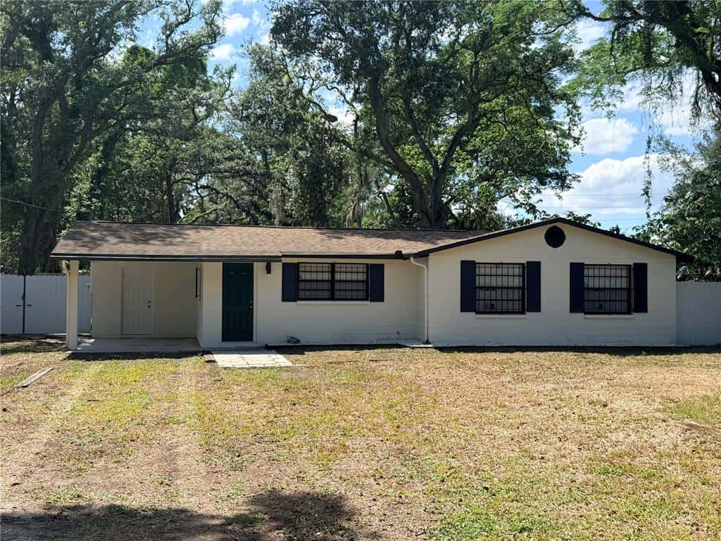 Single Family Residence in TAMPA