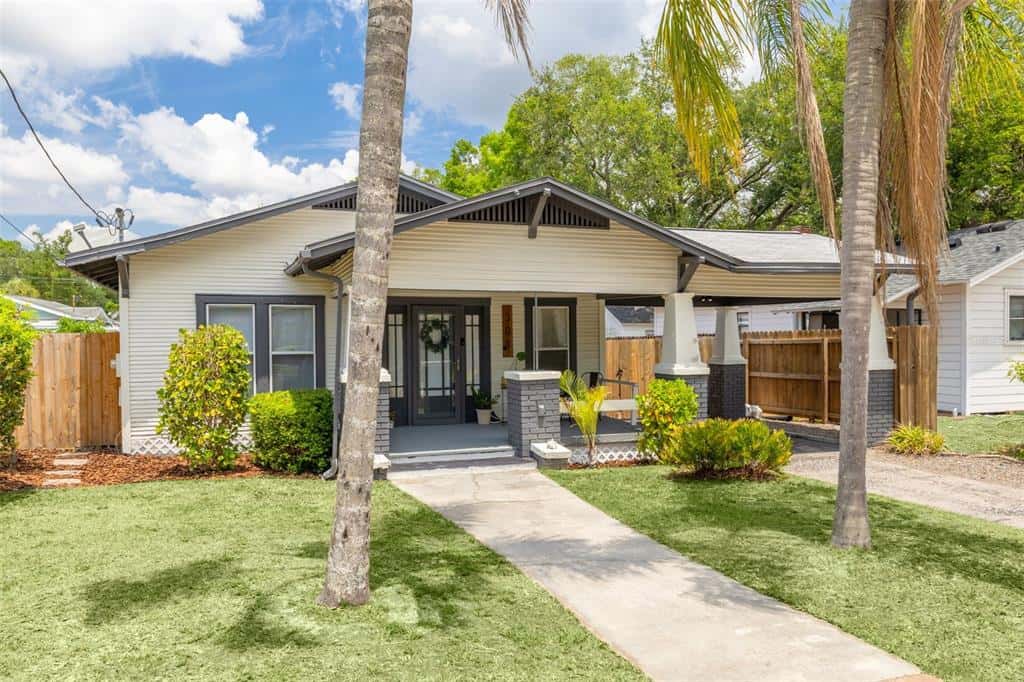 Single Family Residence in TAMPA