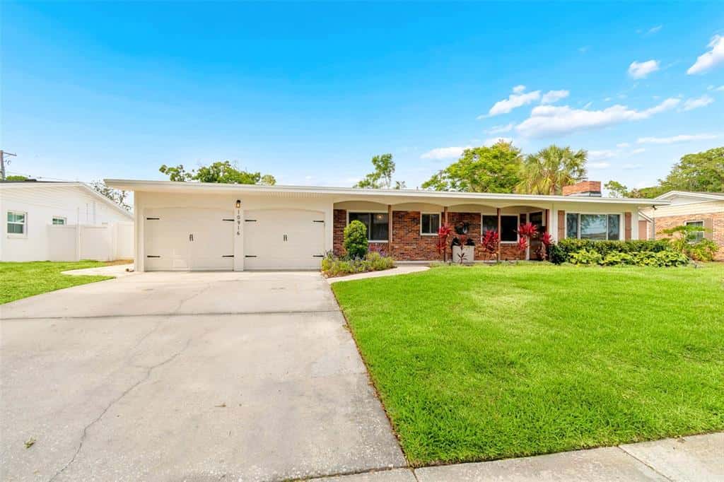 Single Family Residence in TAMPA
