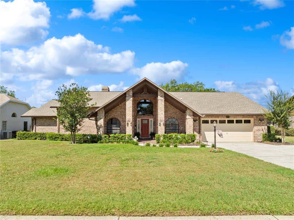 Single Family Residence in ZEPHYRHILLS