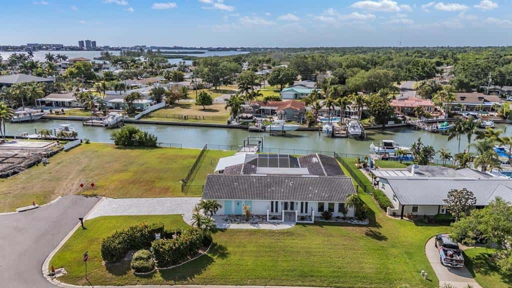 Single Family Residence in SEMINOLE