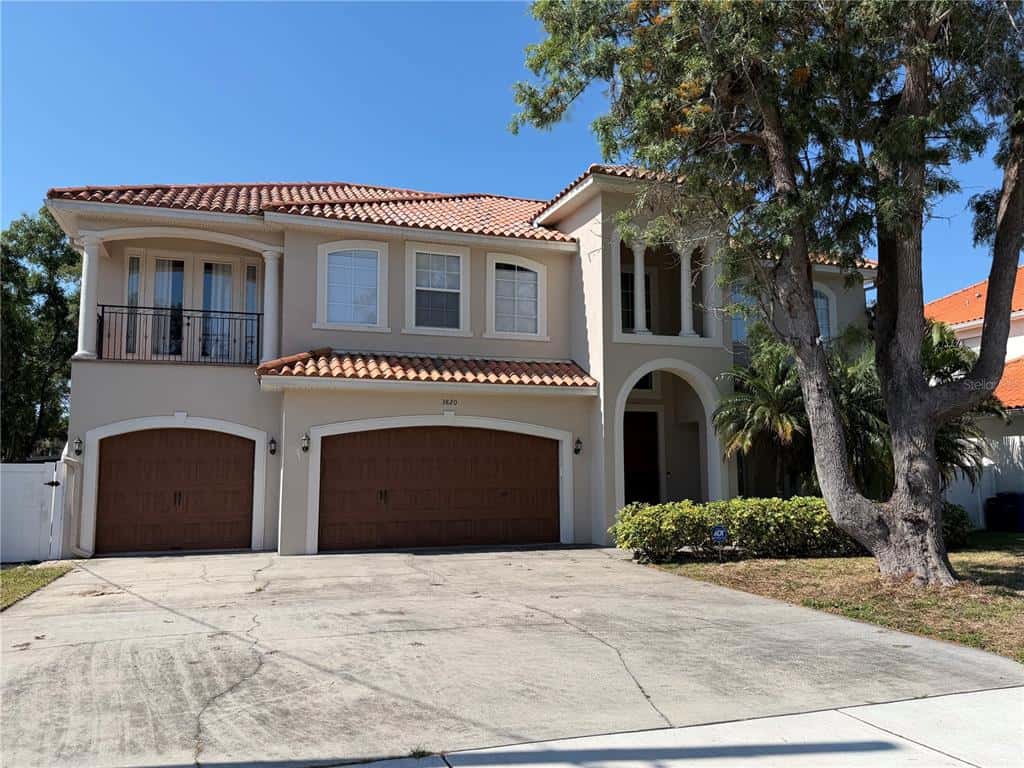 Single Family Residence in TAMPA