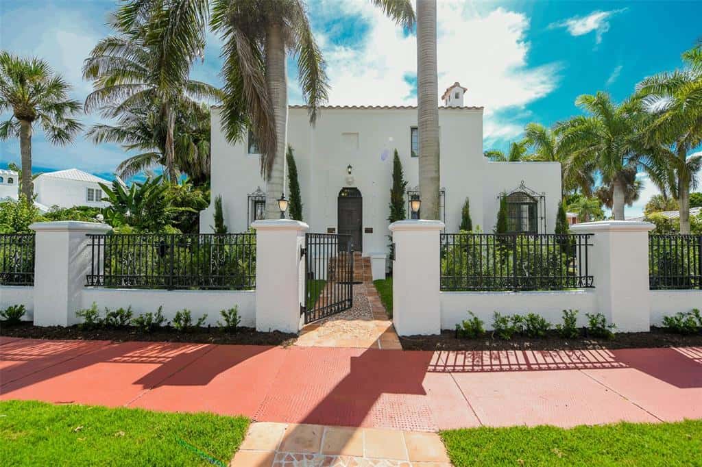 Single Family Residence in SARASOTA