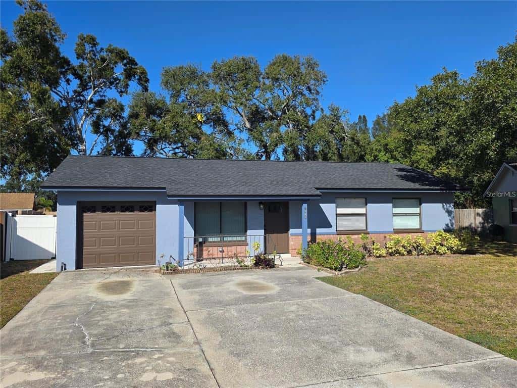 Single Family Residence in LARGO