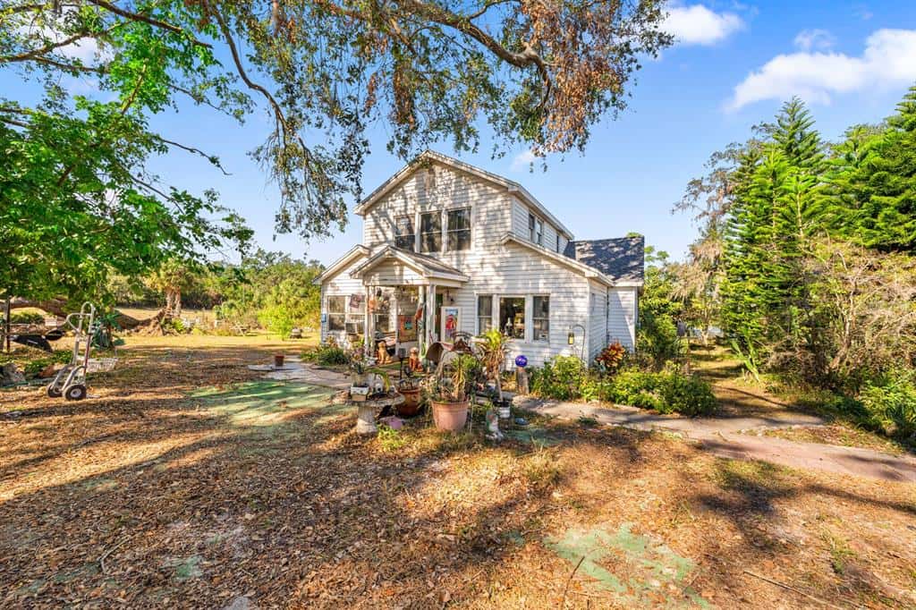Single Family Residence in THONOTOSASSA