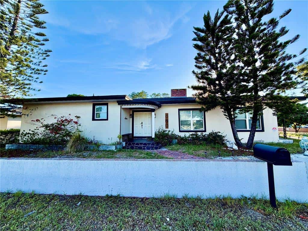 Single Family Residence in CLEARWATER