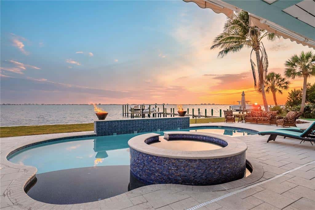 Single Family Residence in SARASOTA