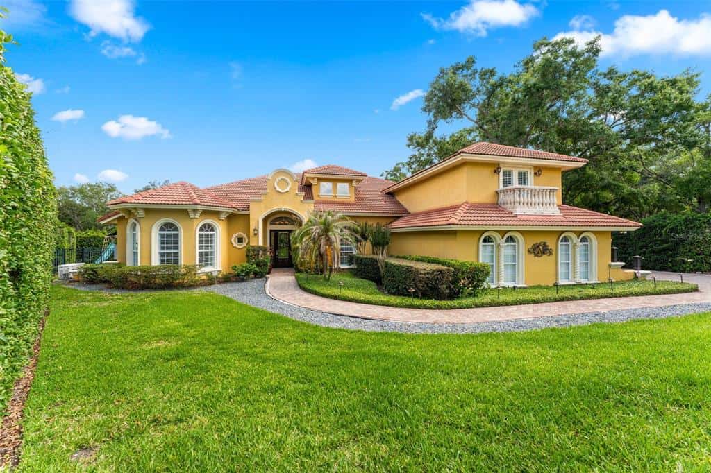 Single Family Residence in LONGWOOD