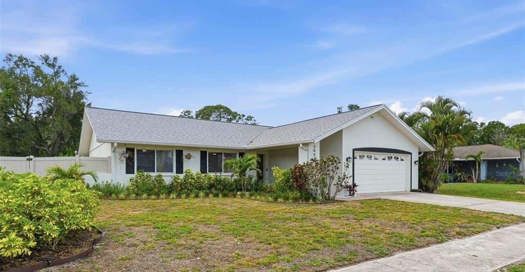Single Family Residence in CLEARWATER