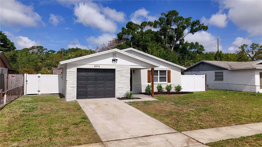 Single Family Residence in SEMINOLE
