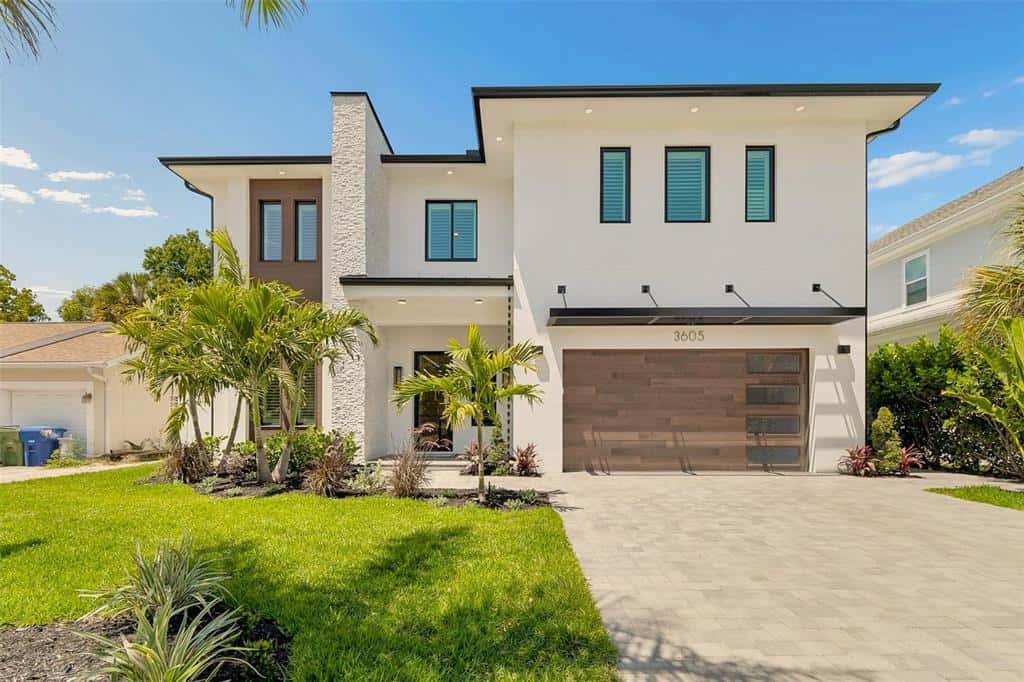 Single Family Residence in TAMPA