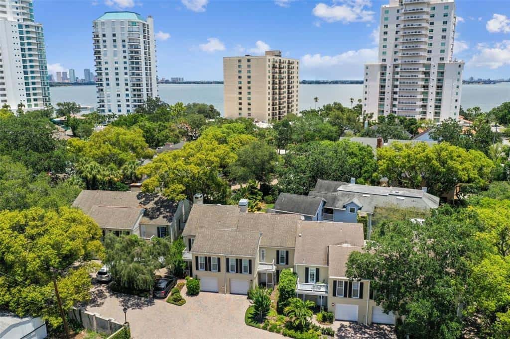 Townhouse in TAMPA