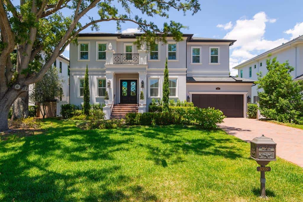 Single Family Residence in TAMPA