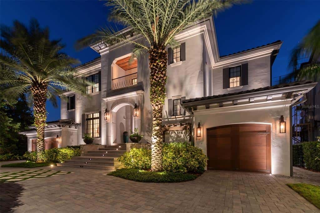 Single Family Residence in TAMPA